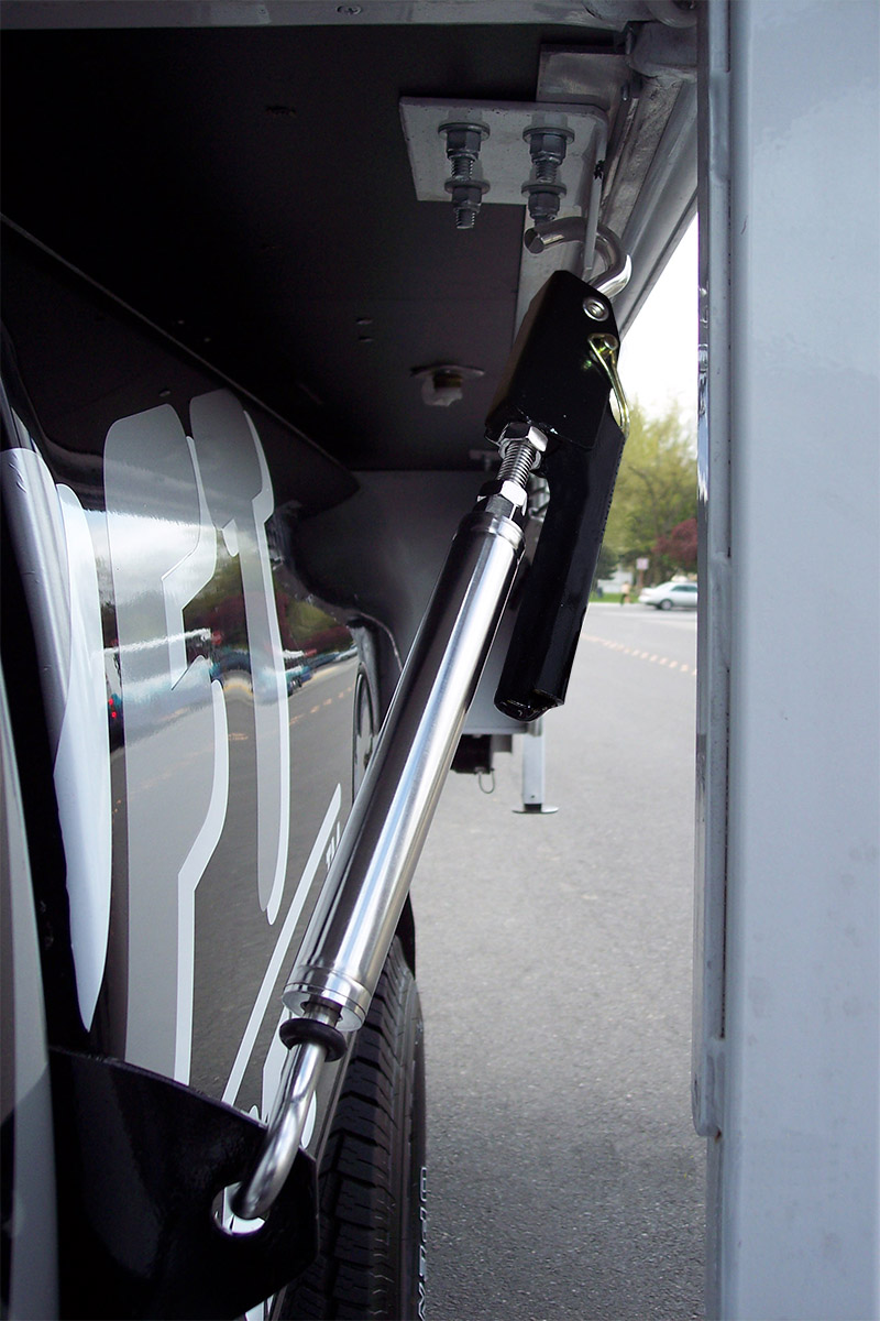  MADE OF 100 PERCENT AIRCRAFT GRADE ALUMINUM AND STAINLESS STEEL (actual product design may vary) 